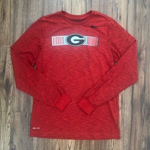 The Nike Tee Men’s Small Long Sleeve Dri-fit Georgia Bulldog Shirt